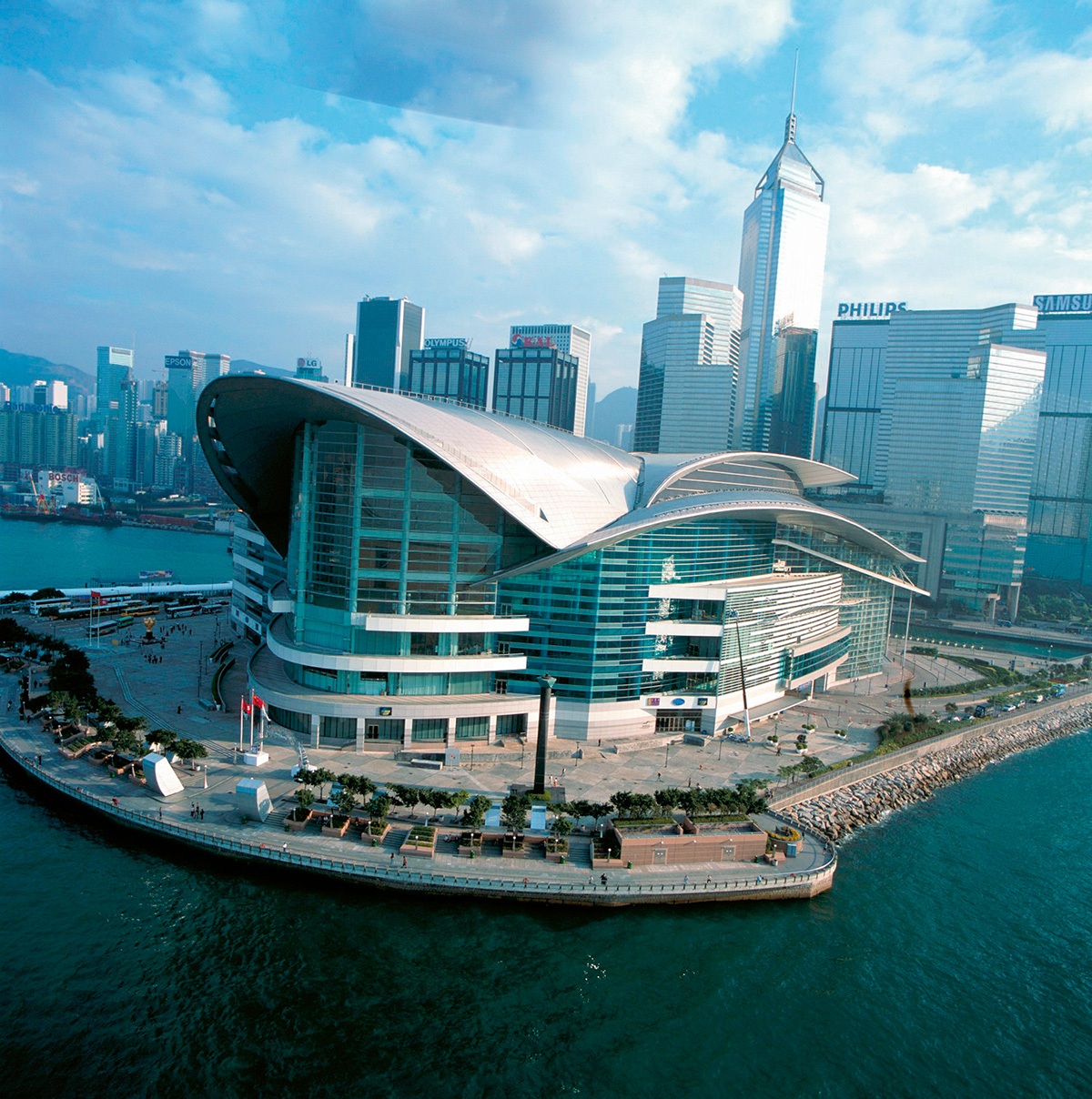 【携程攻略】香港香港会议展览中心景点,香港会议展览中心位于湾仔博览道1号，坐瞰美丽的维多利亚港湾，这个…